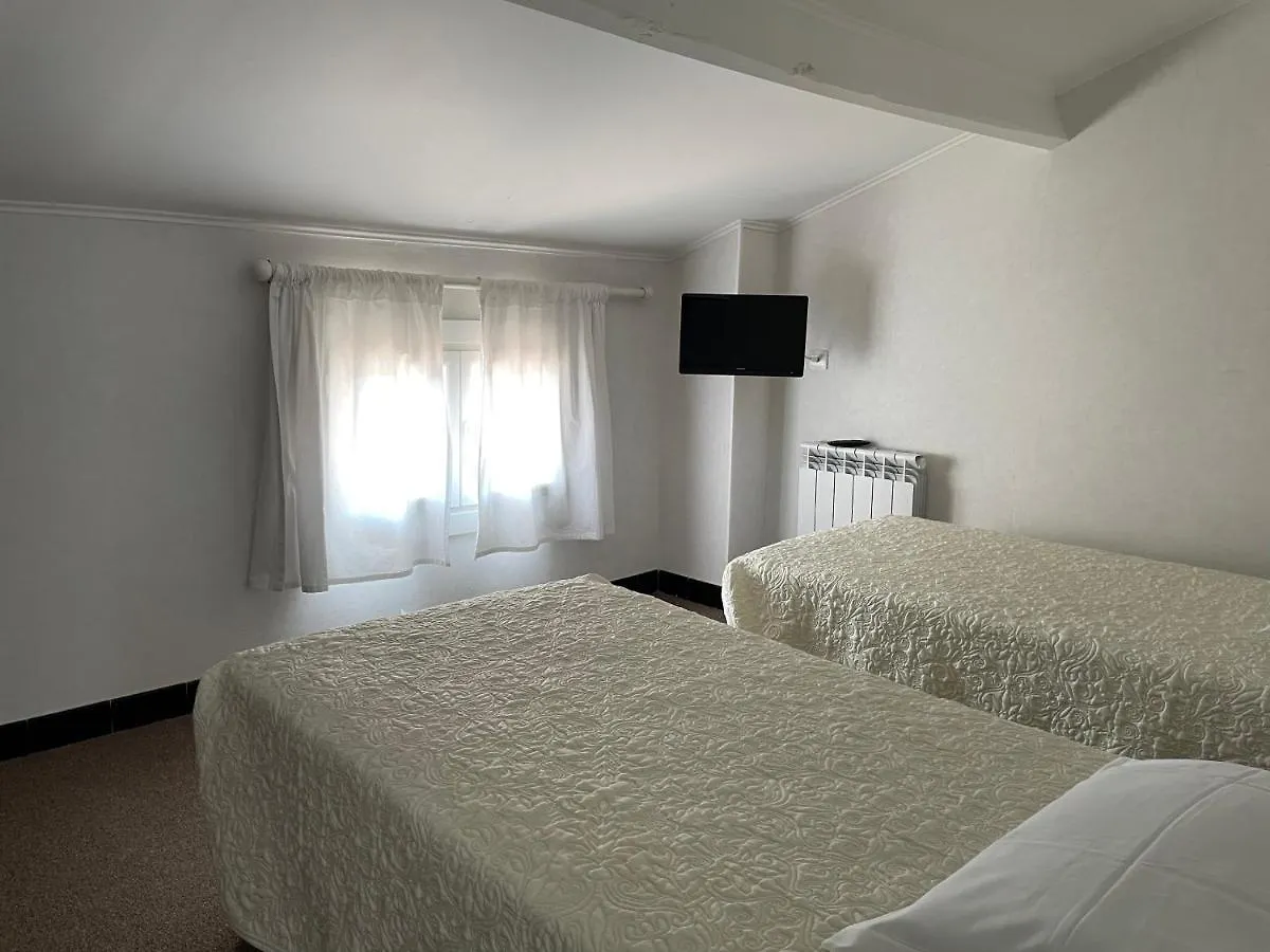 **  Hotel La Vigneraie Леван Франция
