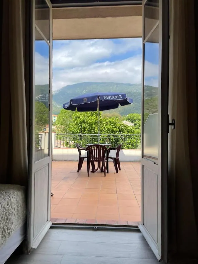 Hotel La Vigneraie Леван