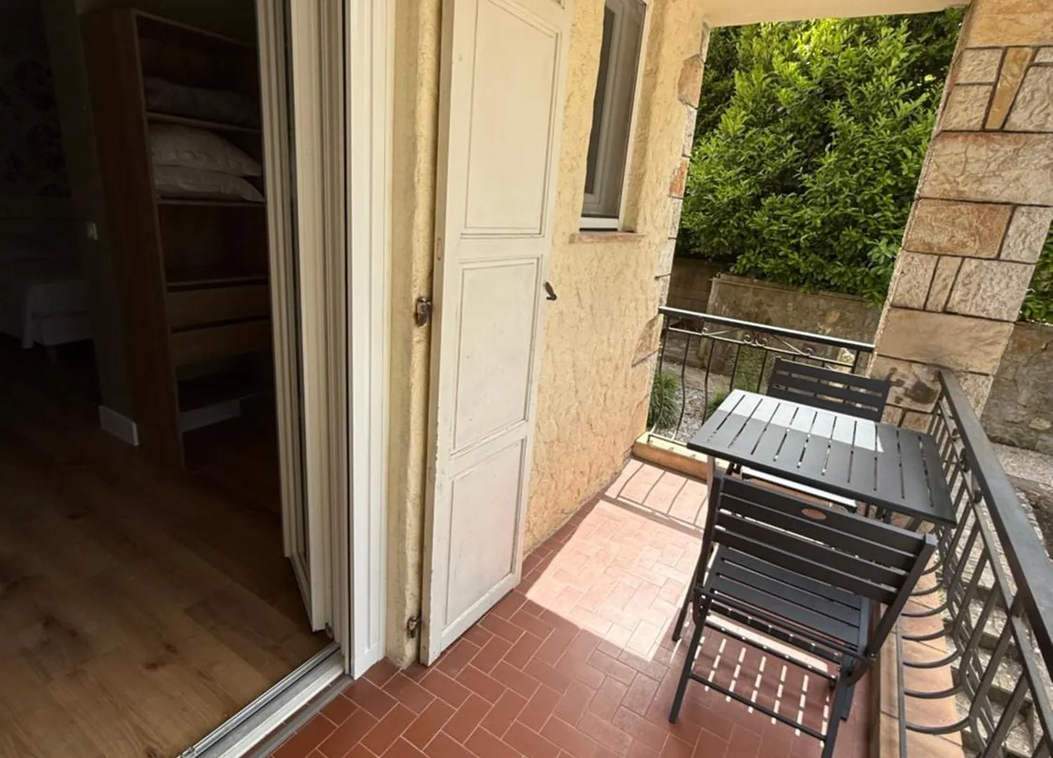 Hotel La Vigneraie Леван 2*,  Франция