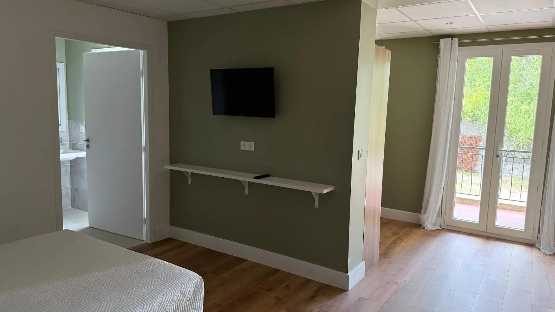 Hotel La Vigneraie Леван